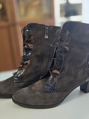 Brunella Italian Women's  Snake-Print Ankle Boots Size 41 / US 10.5